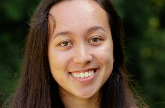 Natalya Foreman Accepts Cottage Hospital Student Incentive Award